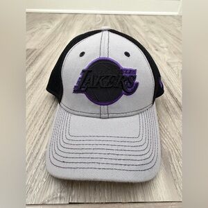 NEW ERA 39THIRTY Los Angeles Lakers Mesh Fitted Hat, Purple/Gray/Black, sm/med